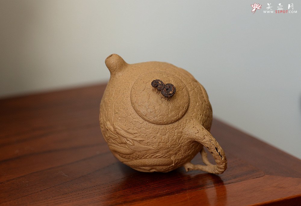 紫砂壶图片：谢多莲全手精品 游龙龚春 古朴之味 游龙生动逼真  - 宜兴紫砂壶网