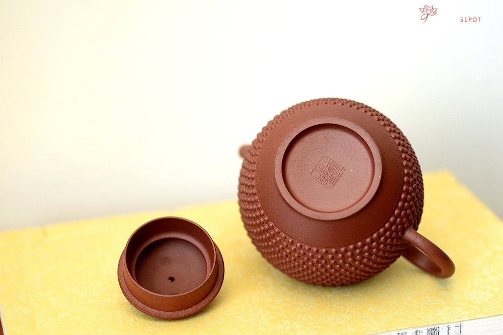 紫砂壶图片：于洪霞乙未年全手精品之作 挺拔俊秀  全手钟乐  - 宜兴紫砂壶网