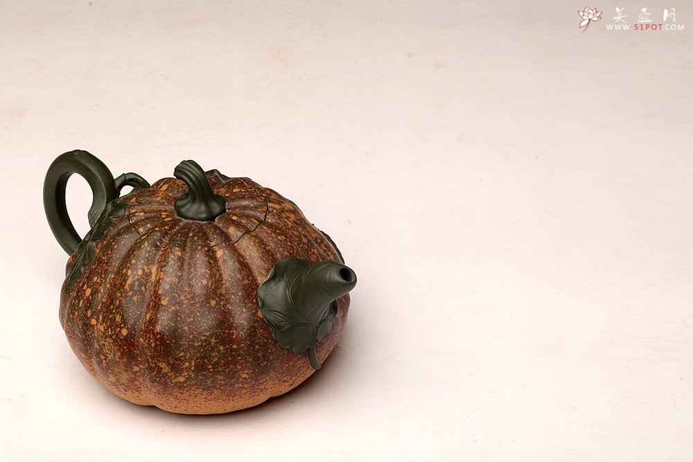 紫砂壶图片：贴叶精彩 花器实力派 田园清趣 七彩南瓜 孙伟强张新亚合作 - 宜兴紫砂壶网