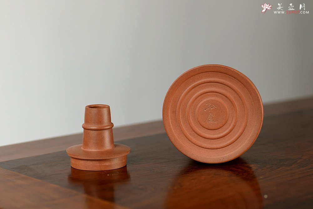 紫砂壶图片：淞庐全手作品 茶叶罐 造型新颖 雅致文气 - 宜兴紫砂壶网