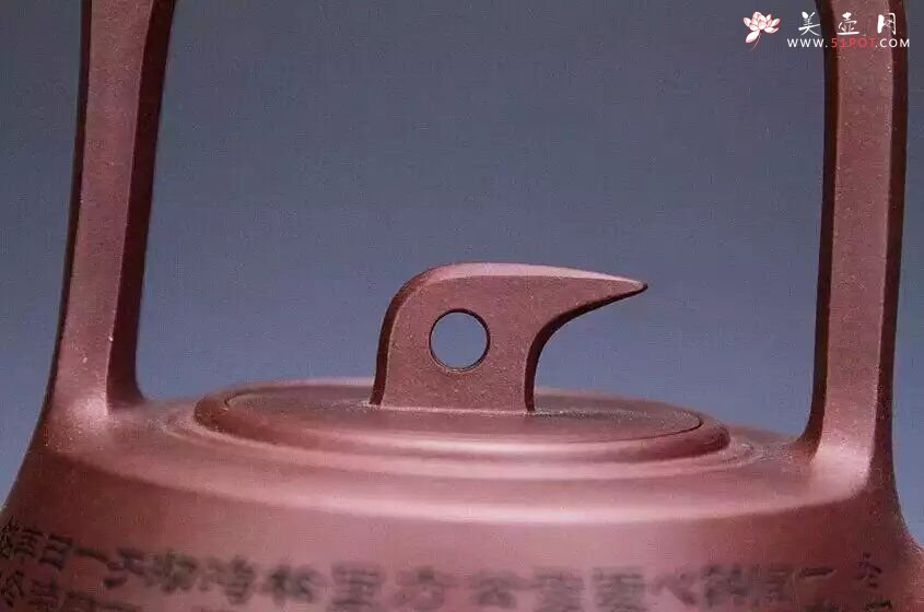 紫砂壶图片：山水祥鸽提梁 - 宜兴紫砂壶网
