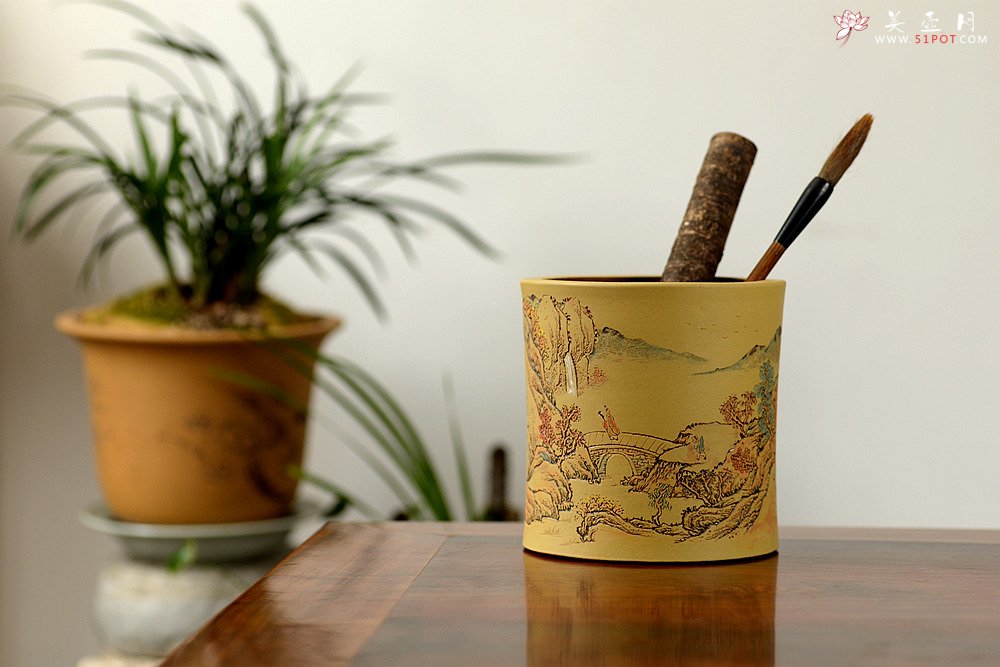 紫砂壶图片：朱牧清精心装饰山水笔筒~~别有风韵！！ - 宜兴紫砂壶网