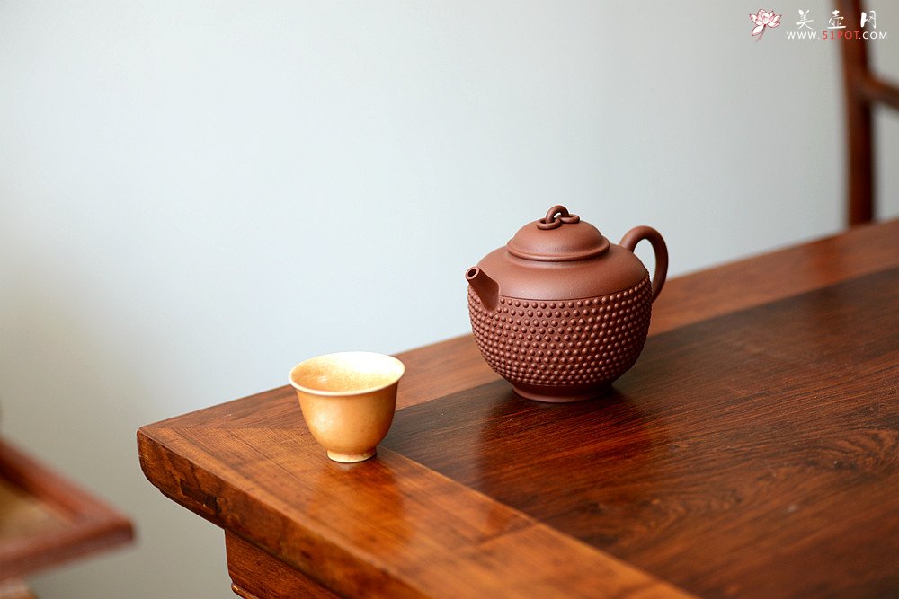 紫砂壶图片：于洪霞乙未年全手精品之作 挺拔俊秀  全手钟乐  - 宜兴紫砂壶网