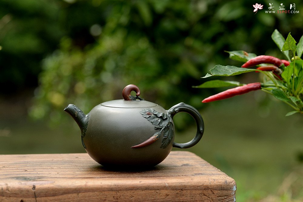 紫砂壶图片：原创作品 孙伟强张新亚合作 辣椒 红红火火 贴叶精湛细腻 - 宜兴紫砂壶网
