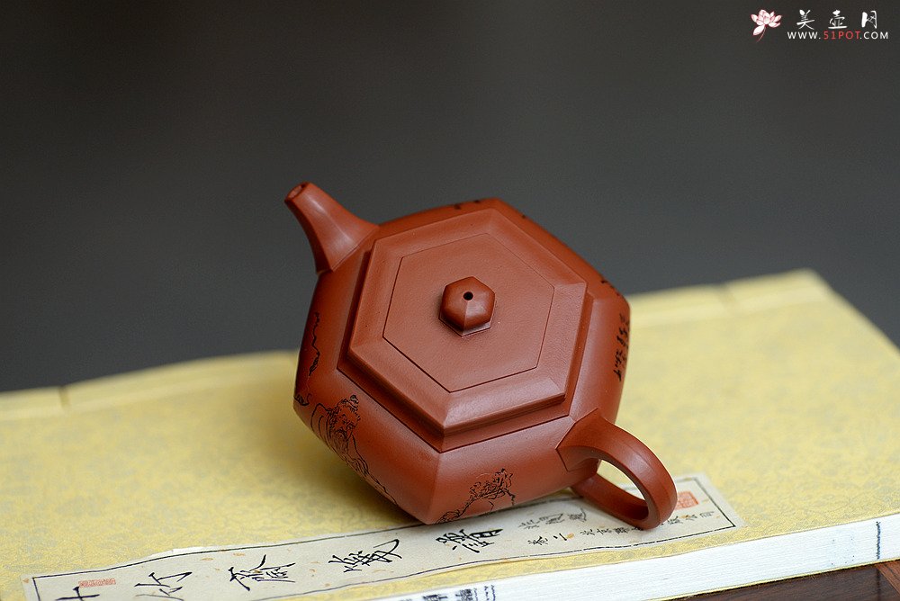 紫砂壶图片：线条流畅 棱角分明 全手镶片 大彬六方 - 宜兴紫砂壶网