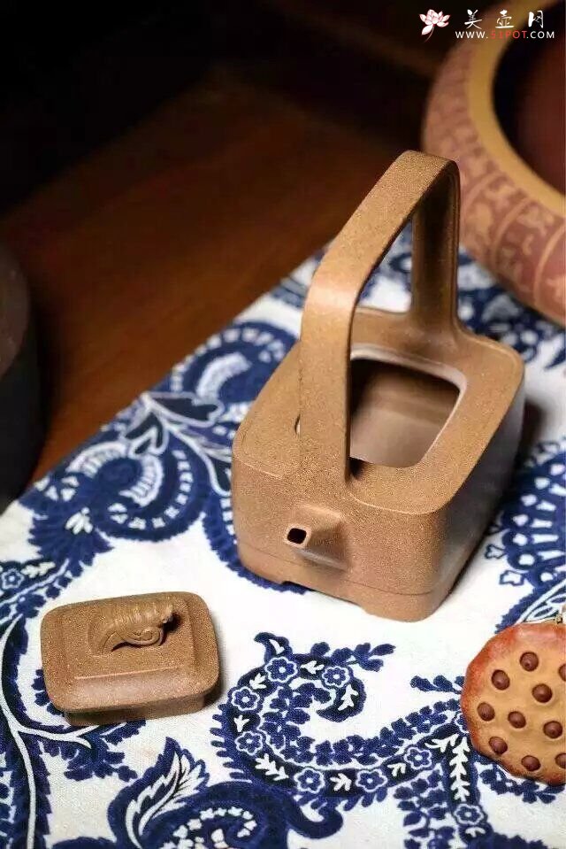 紫砂壶图片：提梁壶 - 宜兴紫砂壶网