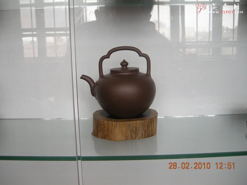 紫砂壶图片：全手工制作吴经提梁 - 宜兴紫砂壶网