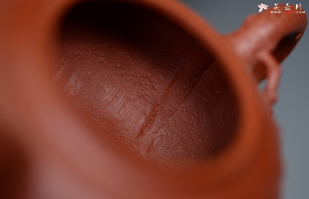 紫砂壶图片：蔡一强新品  实用花货 以松针装饰生动  原矿朱泥 全手松韵壶 - 宜兴紫砂壶网