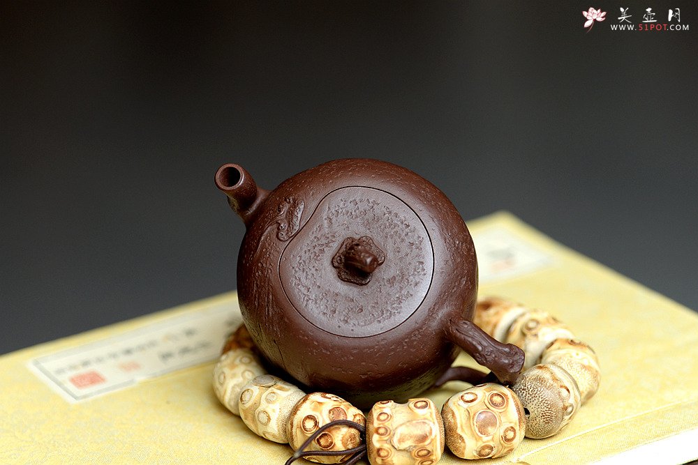 紫砂壶图片：潘丹初全手新作 泥‘玄’系列之玄石 古拙文气 如意灵芝 吉祥 - 宜兴紫砂壶网