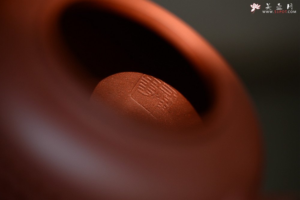 紫砂壶图片：于洪霞乙未年全手精品之作 挺拔俊秀  全手钟乐  - 宜兴紫砂壶网