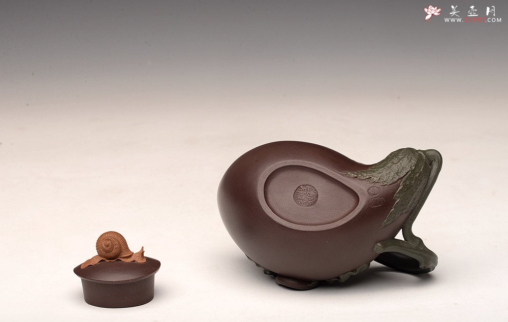 紫砂壶图片：田园清趣 理趣兼备 合于美学 茄形高年惬意壶 孙伟强张新亚合作 - 宜兴紫砂壶网