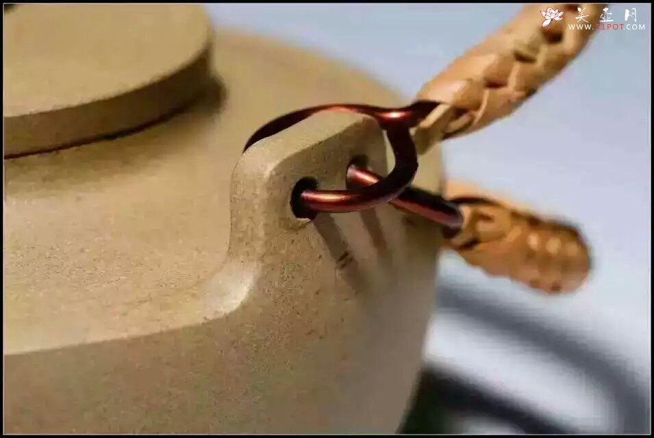 紫砂壶图片：提梁壶 - 宜兴紫砂壶网