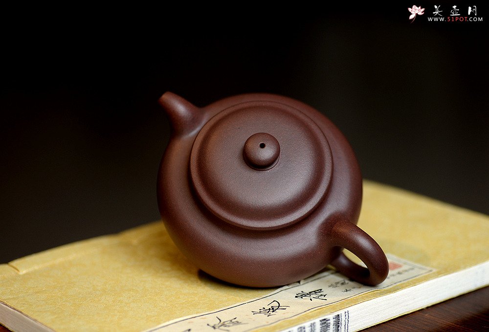 紫砂壶图片：施梦佳新作 全手仿古 传统经典 韵味十足 - 宜兴紫砂壶网