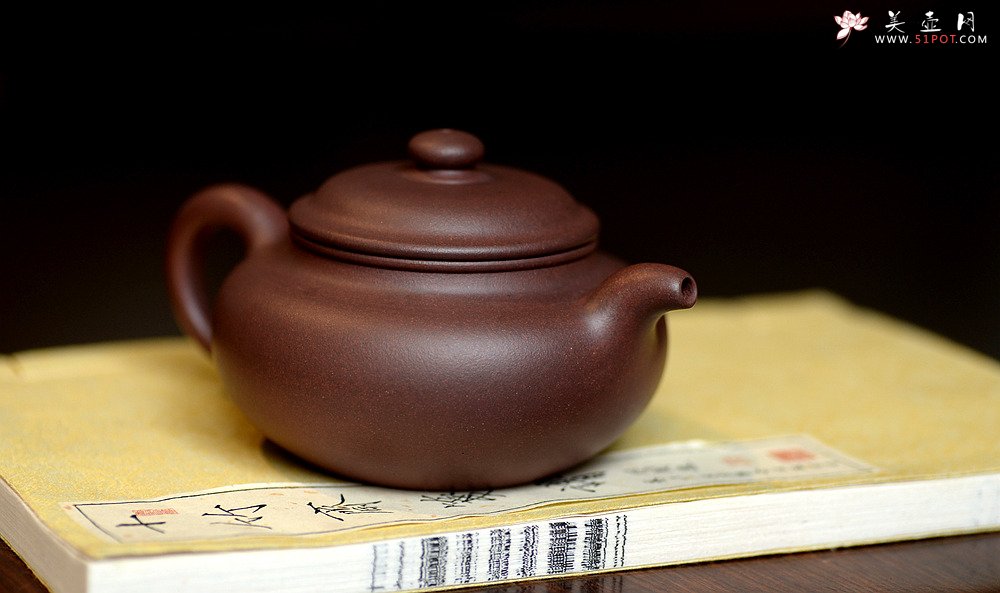 紫砂壶图片：施梦佳新作 全手仿古 传统经典 韵味十足 - 宜兴紫砂壶网