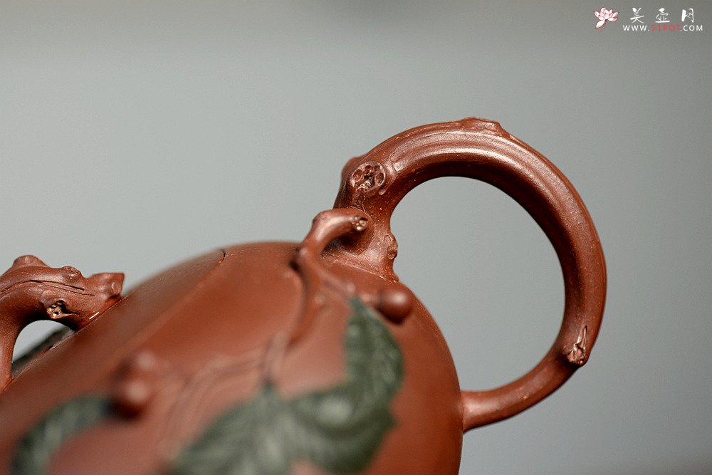 紫砂壶图片：红豆生南国 春来发几枝  孙伟强张新亚合作 原创作品 红豆  - 宜兴紫砂壶网