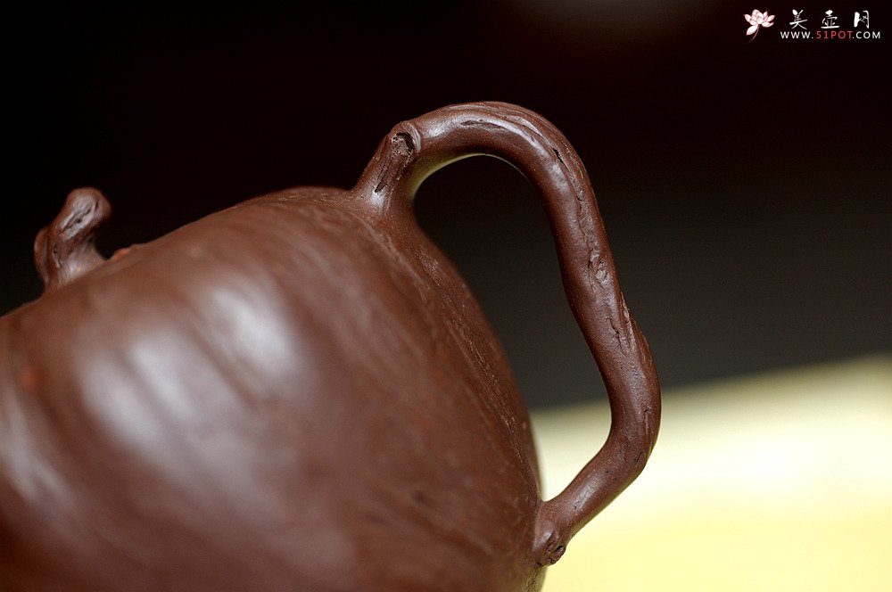 紫砂壶图片：花货新风尚  妙趣横生 潘丹初全手新作 树魂 - 宜兴紫砂壶网