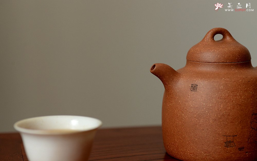 紫砂壶图片：细刻如丝 黄龙山降坡泥 全手高士壶 饱满大气 - 宜兴紫砂壶网