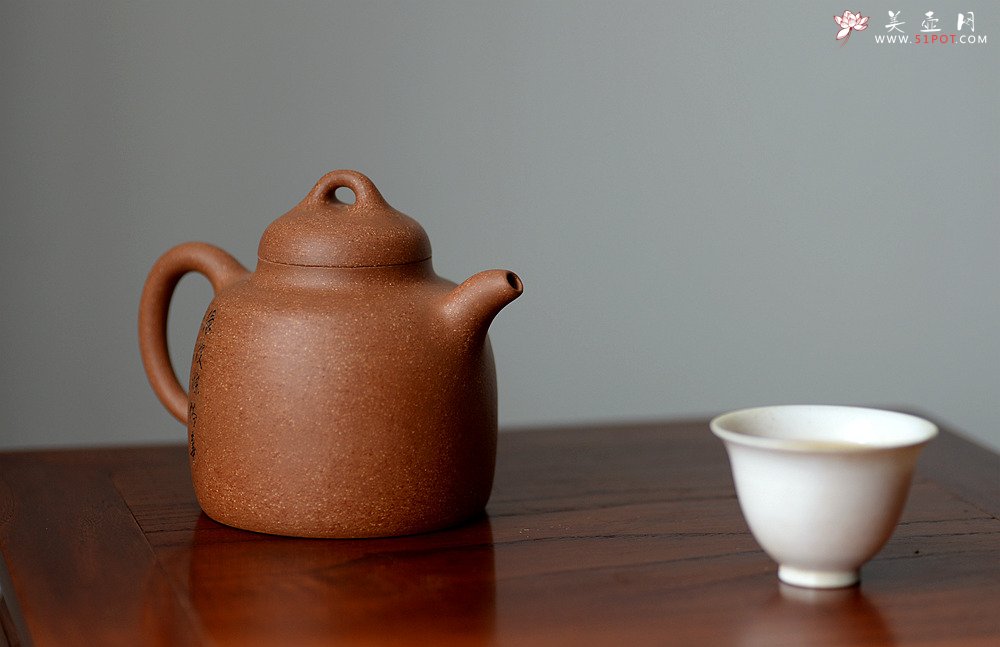 紫砂壶图片：细刻如丝 黄龙山降坡泥 全手高士壶 饱满大气 - 宜兴紫砂壶网