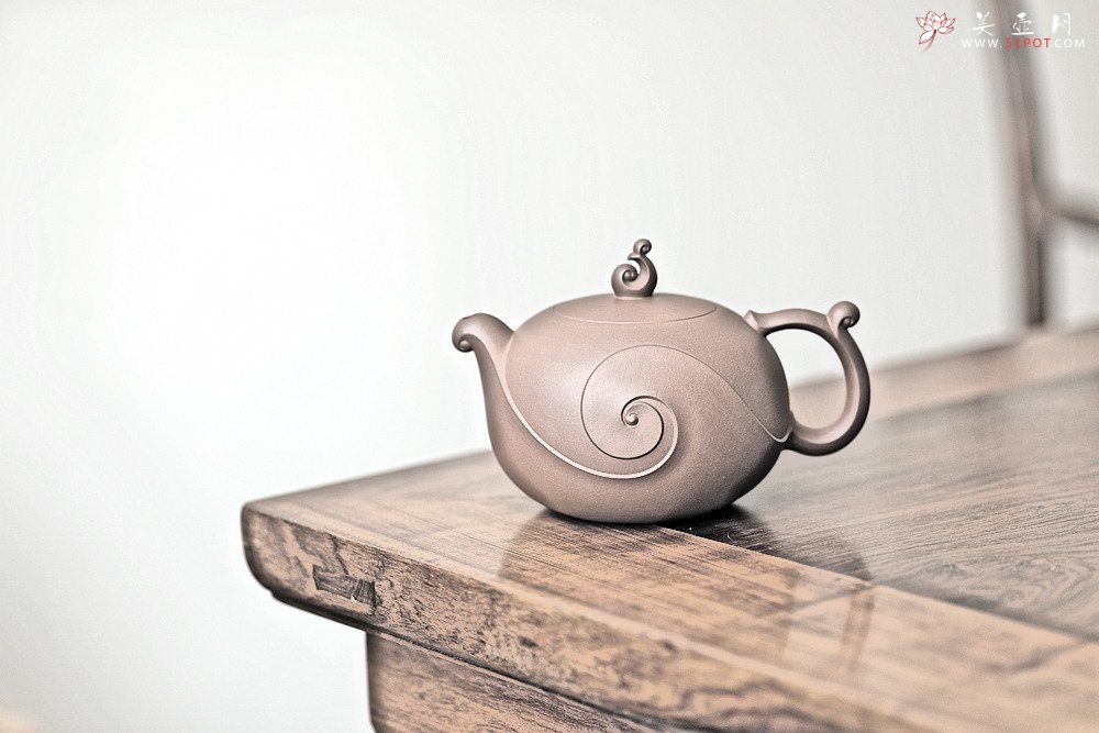 紫砂壶图片：于洪霞原创力作 全手大品‘源’ 韵味十足 线条流畅 - 宜兴紫砂壶网
