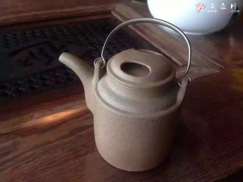 紫砂壶图片：精致不凡妙趣自然洋桶壶 - 宜兴紫砂壶网
