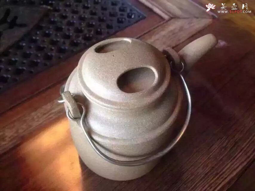 紫砂壶图片：精致不凡妙趣自然洋桶壶 - 宜兴紫砂壶网