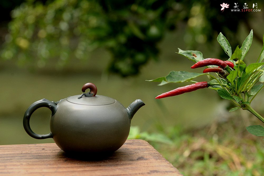 紫砂壶图片：原创作品 孙伟强张新亚合作 辣椒 红红火火 贴叶精湛细腻 - 宜兴紫砂壶网