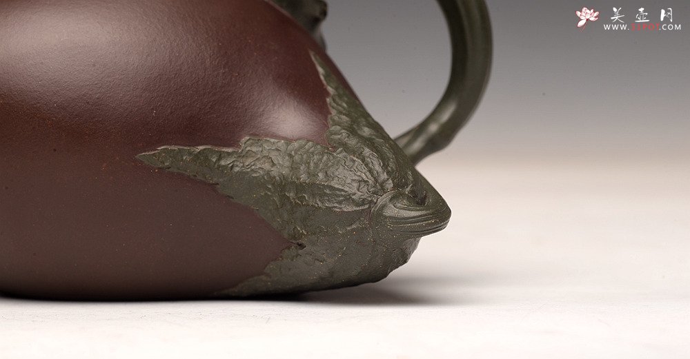 紫砂壶图片：田园清趣 理趣兼备 合于美学 茄形高年惬意壶 孙伟强张新亚合作 - 宜兴紫砂壶网