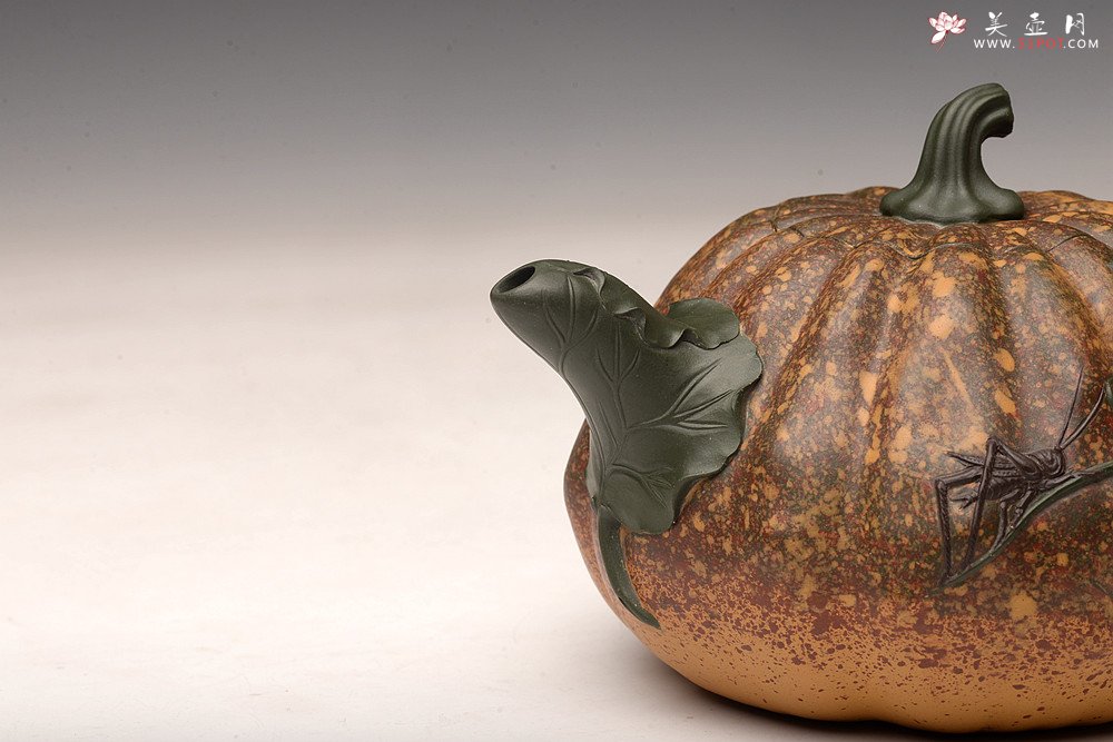 紫砂壶图片：贴叶精彩 花器实力派 田园清趣 七彩南瓜 孙伟强张新亚合作 - 宜兴紫砂壶网