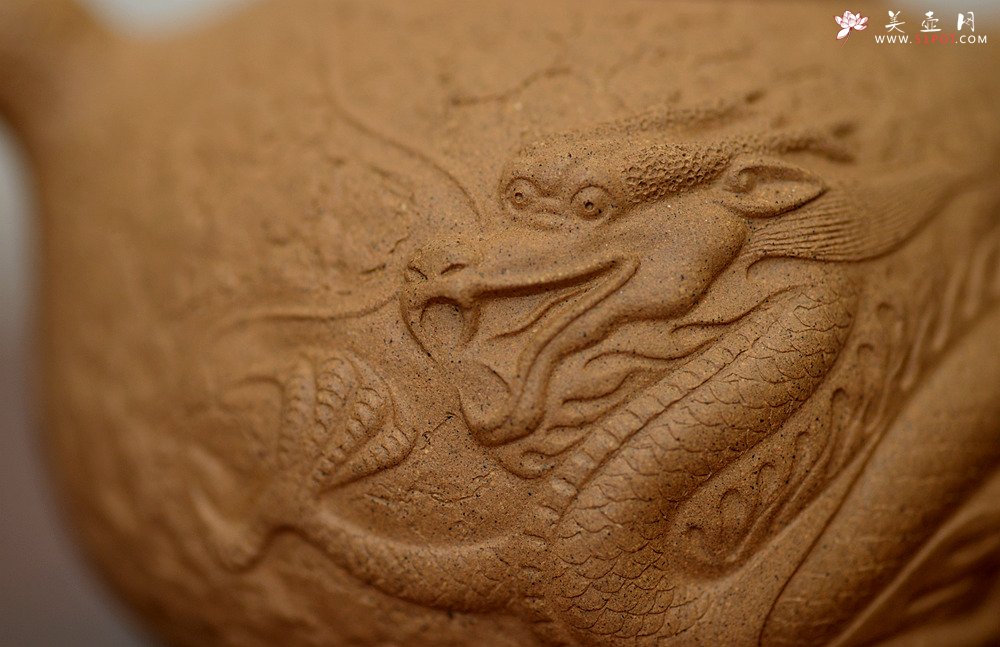 紫砂壶图片：谢多莲全手精品 游龙龚春 古朴之味 游龙生动逼真  - 宜兴紫砂壶网