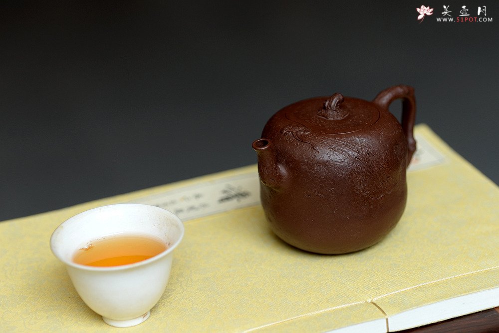 紫砂壶图片：潘丹初全手新作 泥‘玄’系列之玄石 古拙文气 如意灵芝 吉祥 - 宜兴紫砂壶网