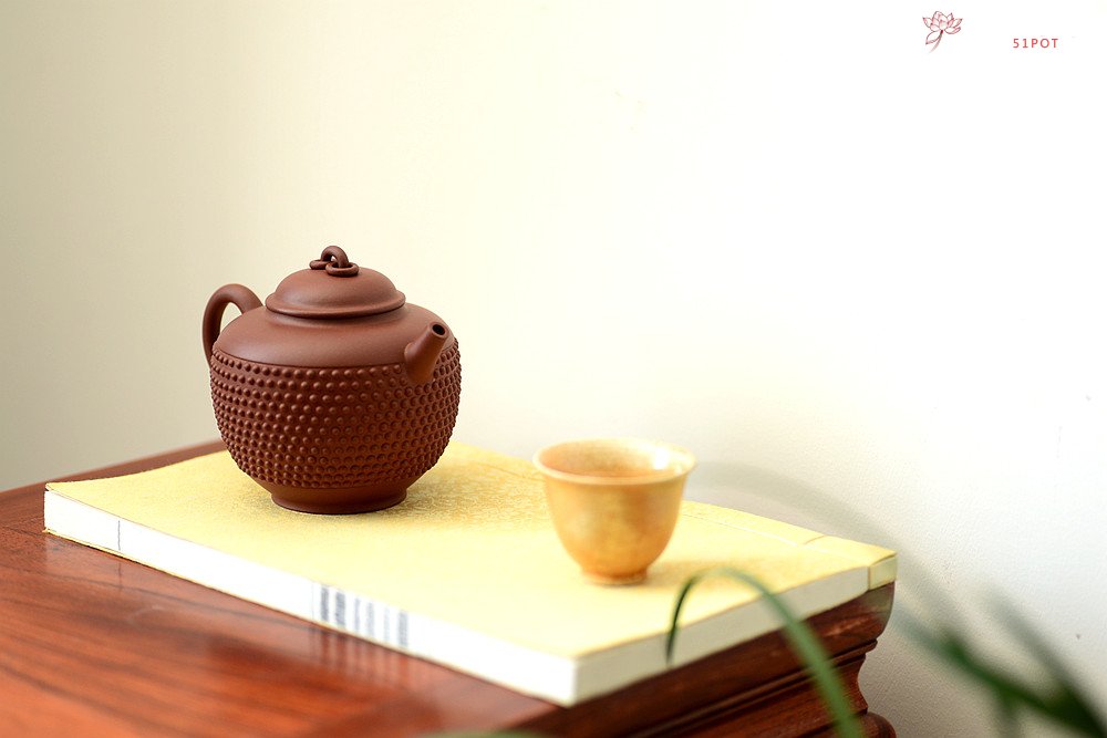 紫砂壶图片：于洪霞乙未年全手精品之作 挺拔俊秀  全手钟乐  - 宜兴紫砂壶网