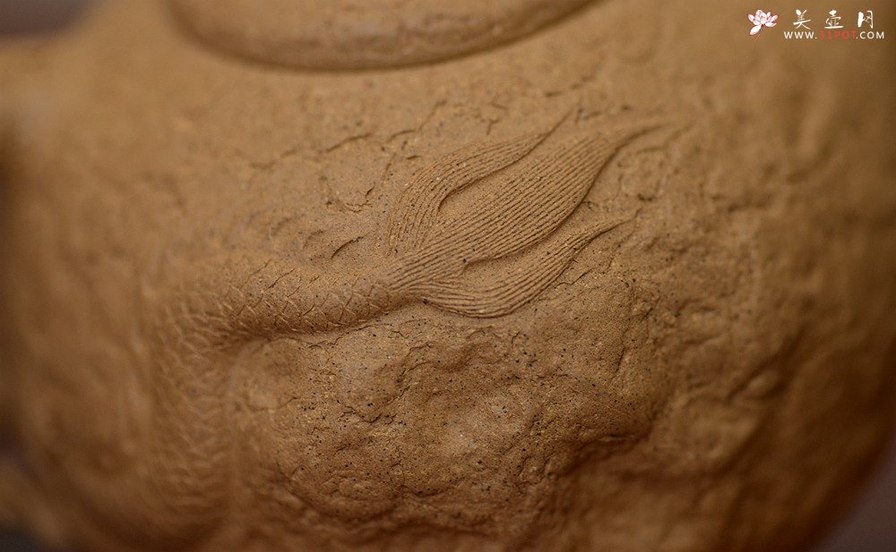 紫砂壶图片：谢多莲全手精品 游龙龚春 古朴之味 游龙生动逼真  - 宜兴紫砂壶网