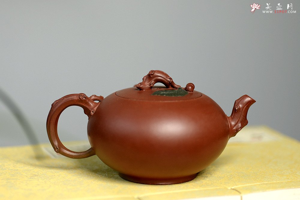 紫砂壶图片：红豆生南国 春来发几枝  孙伟强张新亚合作 原创作品 红豆  - 宜兴紫砂壶网