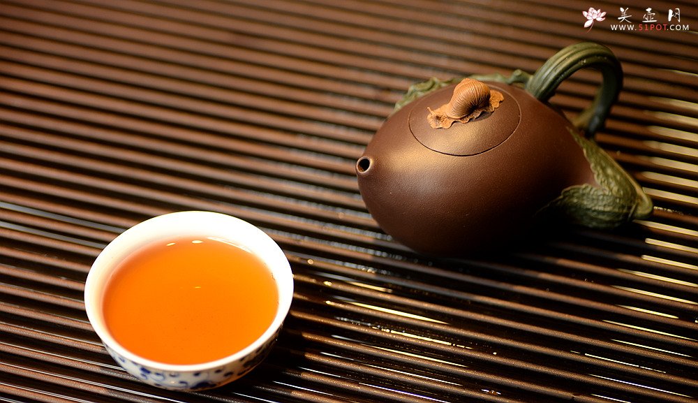 紫砂壶图片：田园清趣 理趣兼备 合于美学 茄形高年惬意壶 孙伟强张新亚合作 - 宜兴紫砂壶网