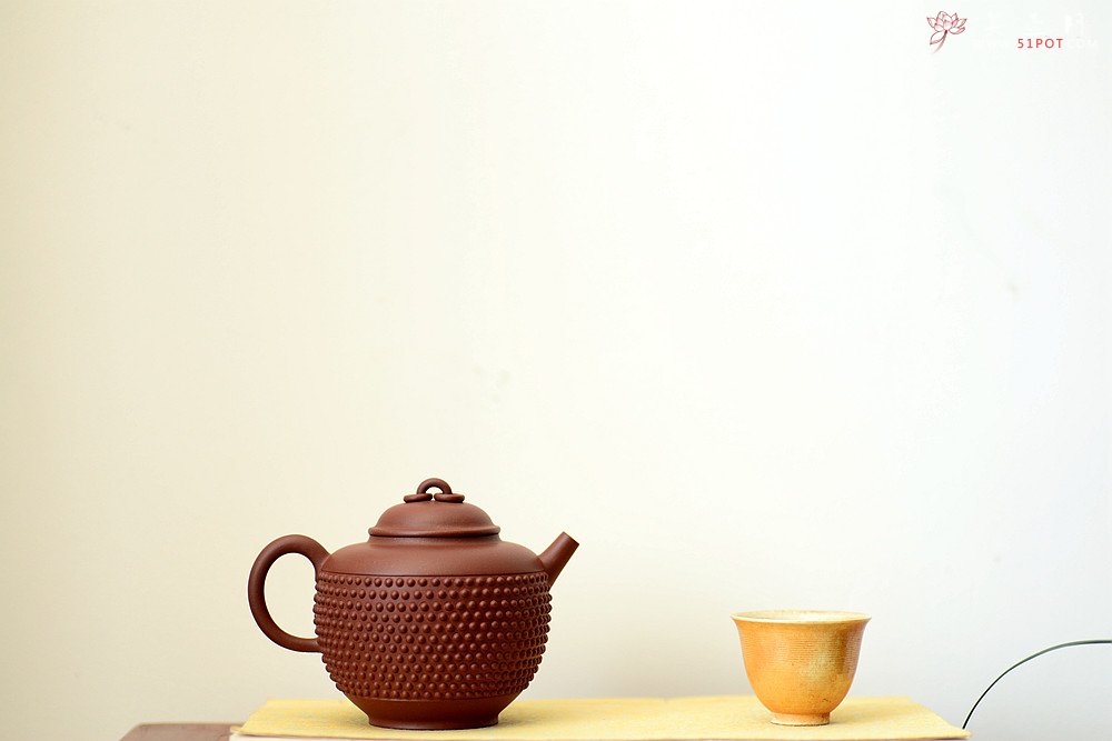 紫砂壶图片：于洪霞乙未年全手精品之作 挺拔俊秀  全手钟乐  - 宜兴紫砂壶网