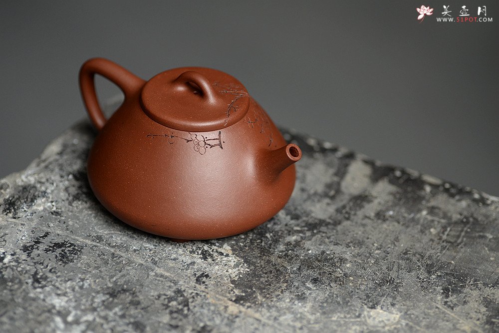 紫砂壶图片：手工炼制底槽青  骨骼清奇 国助范建鹏装饰 全手梅花石瓢 - 宜兴紫砂壶网
