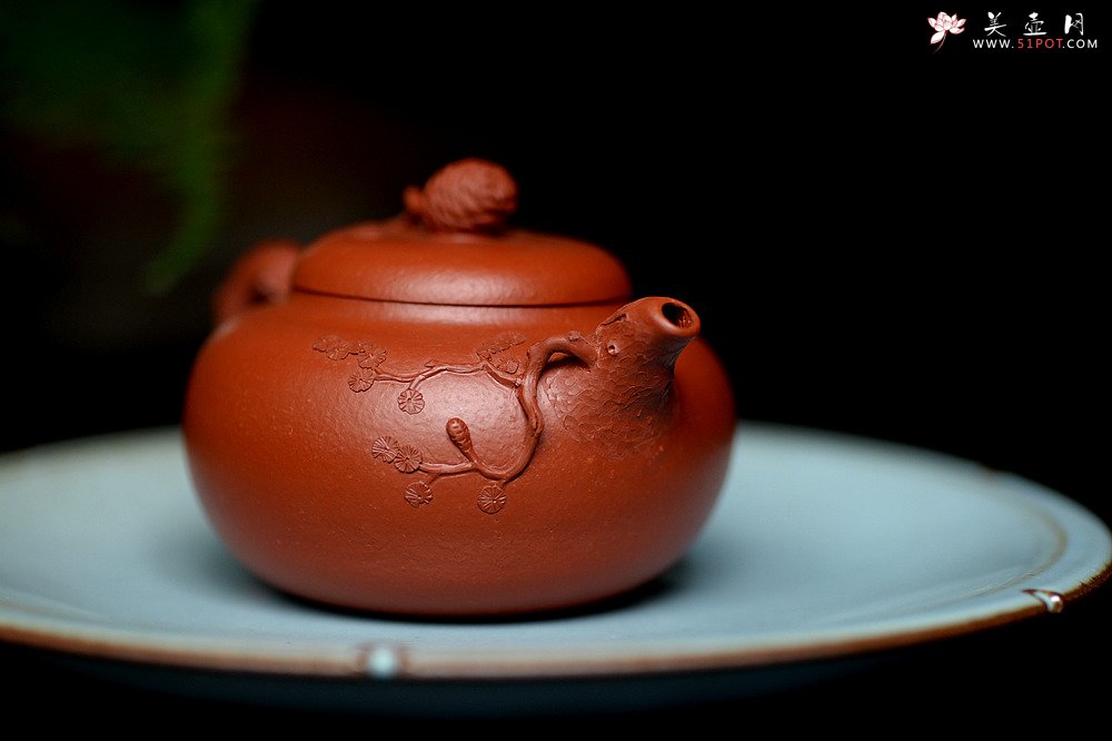 紫砂壶图片：蔡一强新品  实用花货 以松针装饰生动  原矿朱泥 全手松韵壶 - 宜兴紫砂壶网