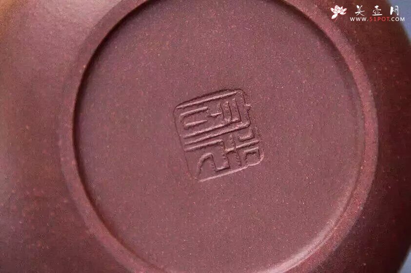 紫砂壶图片：山水祥鸽提梁 - 宜兴紫砂壶网