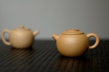 紫砂壶图片：美壶特惠 古朴小品 经典小巨轮 杀茶利器 茶人最爱 - 宜兴紫砂壶网