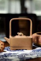 紫砂壶图片：提梁壶 - 宜兴紫砂壶网