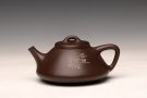紫砂壶图片：陆轶舟精心装饰 汤红专代表作全手子冶石瓢 骨肉均挺 一厂黑星土 儒雅文气 - 宜兴紫砂壶网