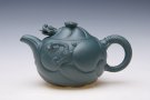 紫砂壶图片：鱼化龙 采用早期一厂民国绿泥 - 宜兴紫砂壶网