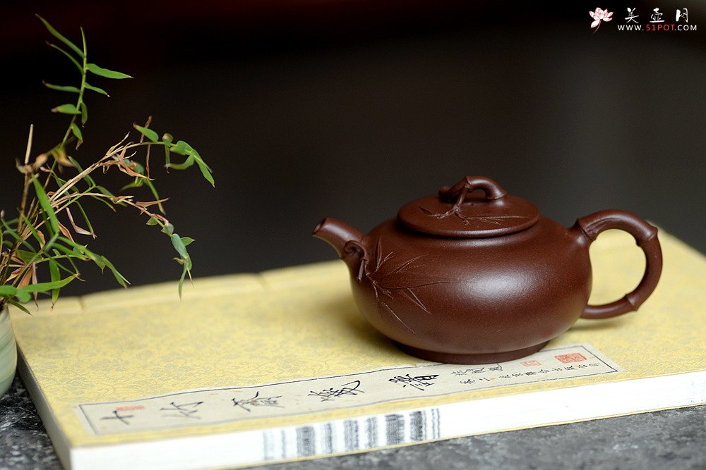紫砂壶图片：优质老紫泥 大口实用 全手小智竹 贴叶飘逸 - 宜兴紫砂壶网