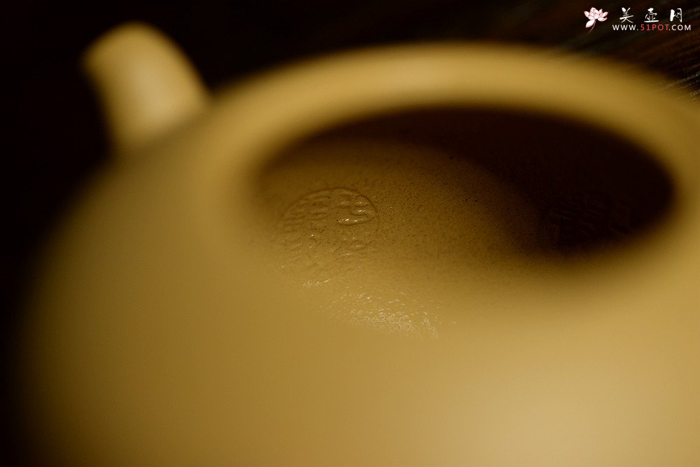 紫砂壶图片：于洪霞全手新品 娇小可人 纯正本山段泥  秋之小瓜  - 宜兴紫砂壶网