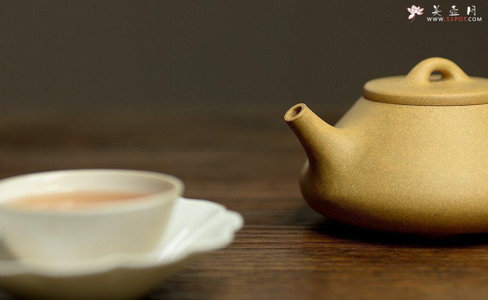 紫砂壶图片：顾小英全手子冶石瓢  器形端正~ 骨肉均挺 传统实用 - 宜兴紫砂壶网