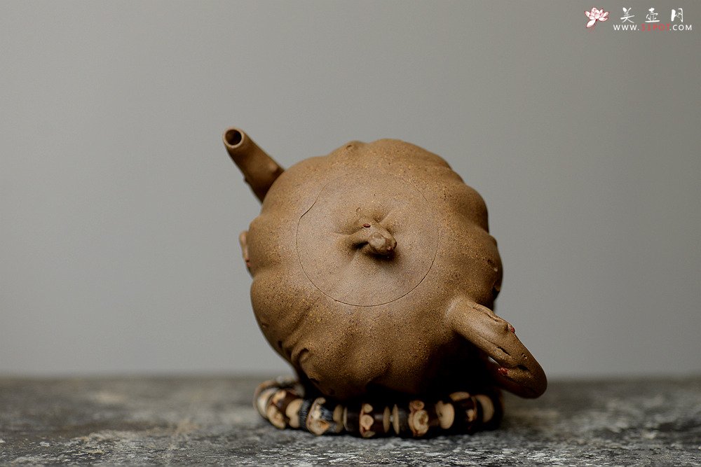 紫砂壶图片：刘秀全手经典作品 肌理自然生动 高挑挺拔 古朴之味~~颀长壶 - 宜兴紫砂壶网