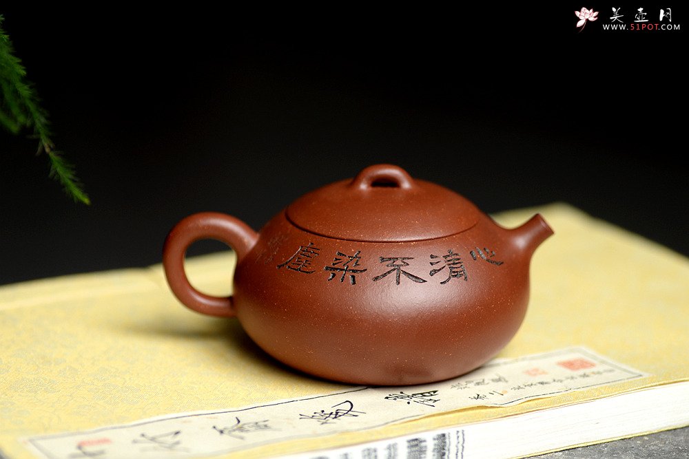 紫砂壶图片：美壶特惠 路达全手新品 温润可人 扁而不僵 全手扁腹二 - 宜兴紫砂壶网