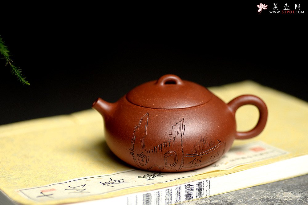 紫砂壶图片：美壶特惠 路达全手新品 温润可人 扁而不僵 全手扁腹二 - 宜兴紫砂壶网