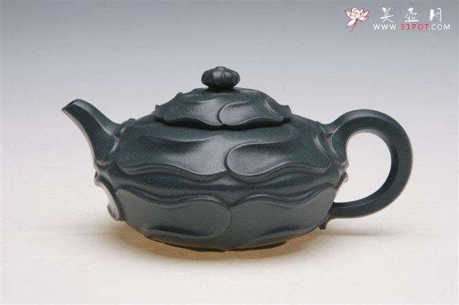 紫砂壶图片：绿泥翻盖风卷葵 - 宜兴紫砂壶网