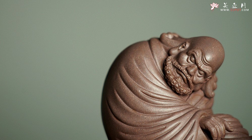 紫砂壶图片：细工大赞 刘祥精品雕塑 指点迷经  - 宜兴紫砂壶网